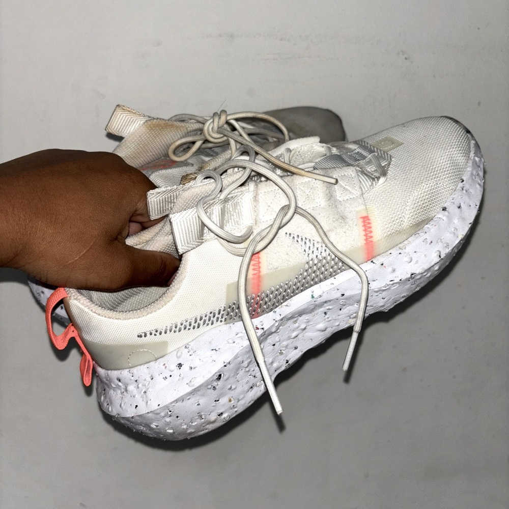 WOMENS NIKES